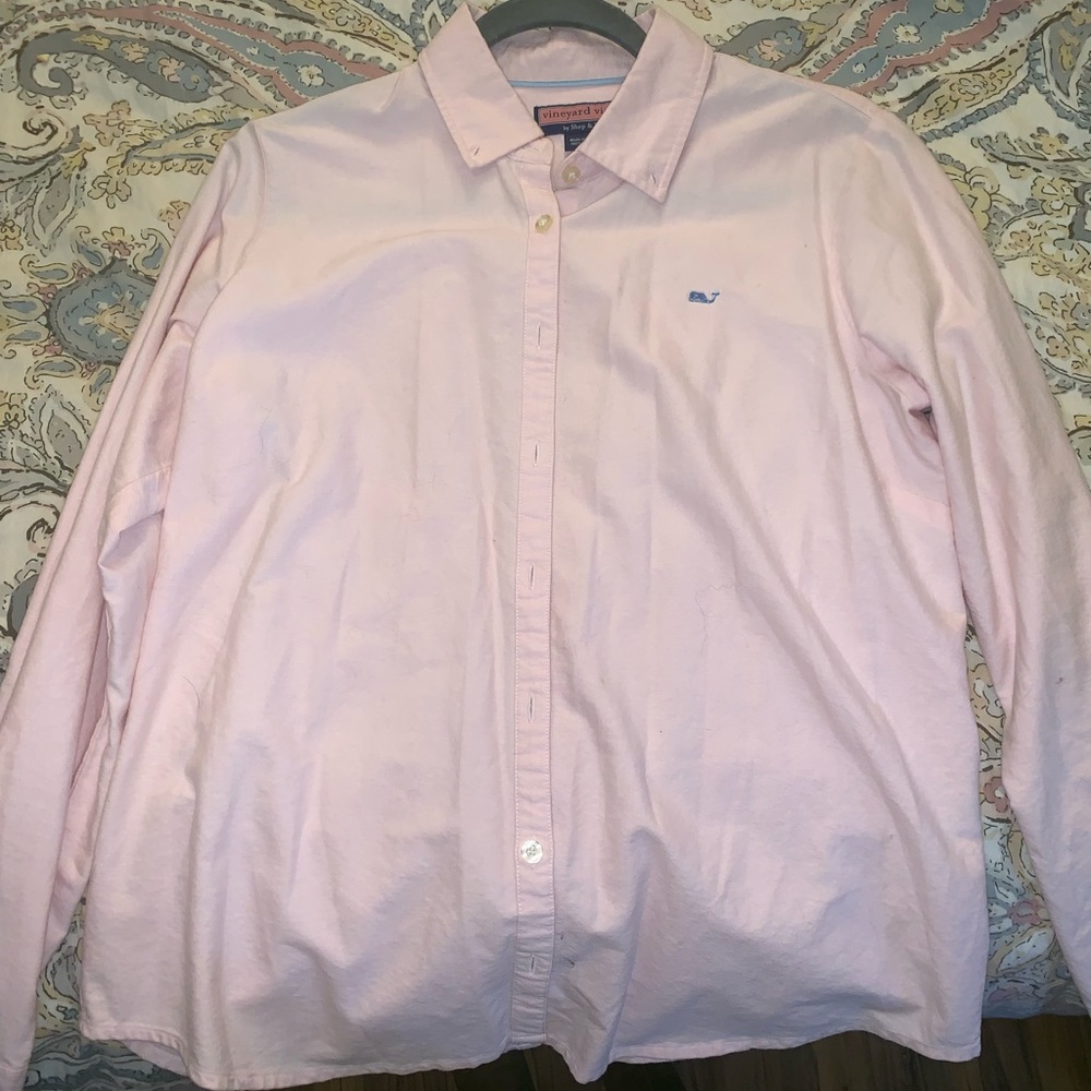 Vineyard vines buttons down collared shirt